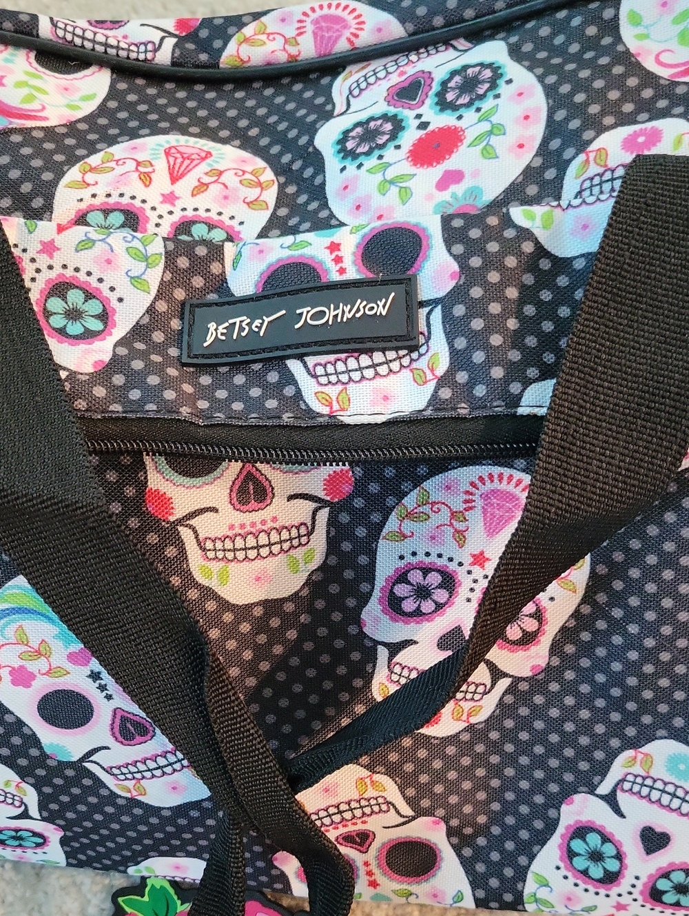 Betsey Johnson-Duffel Bag w/ wheels & handle. BONUS Drawstring Bag - Picture 3 of 6